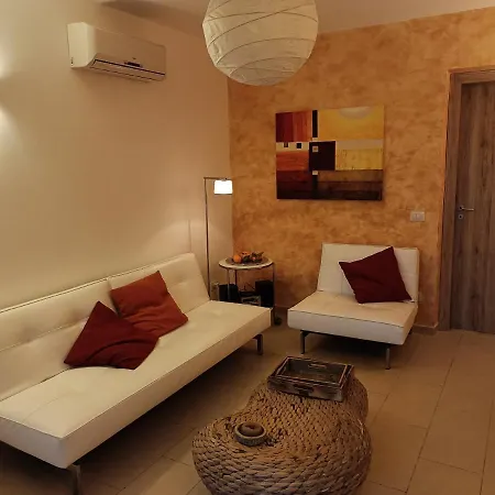 Beautiful Family-apartment In With Seasight Garden شقة *